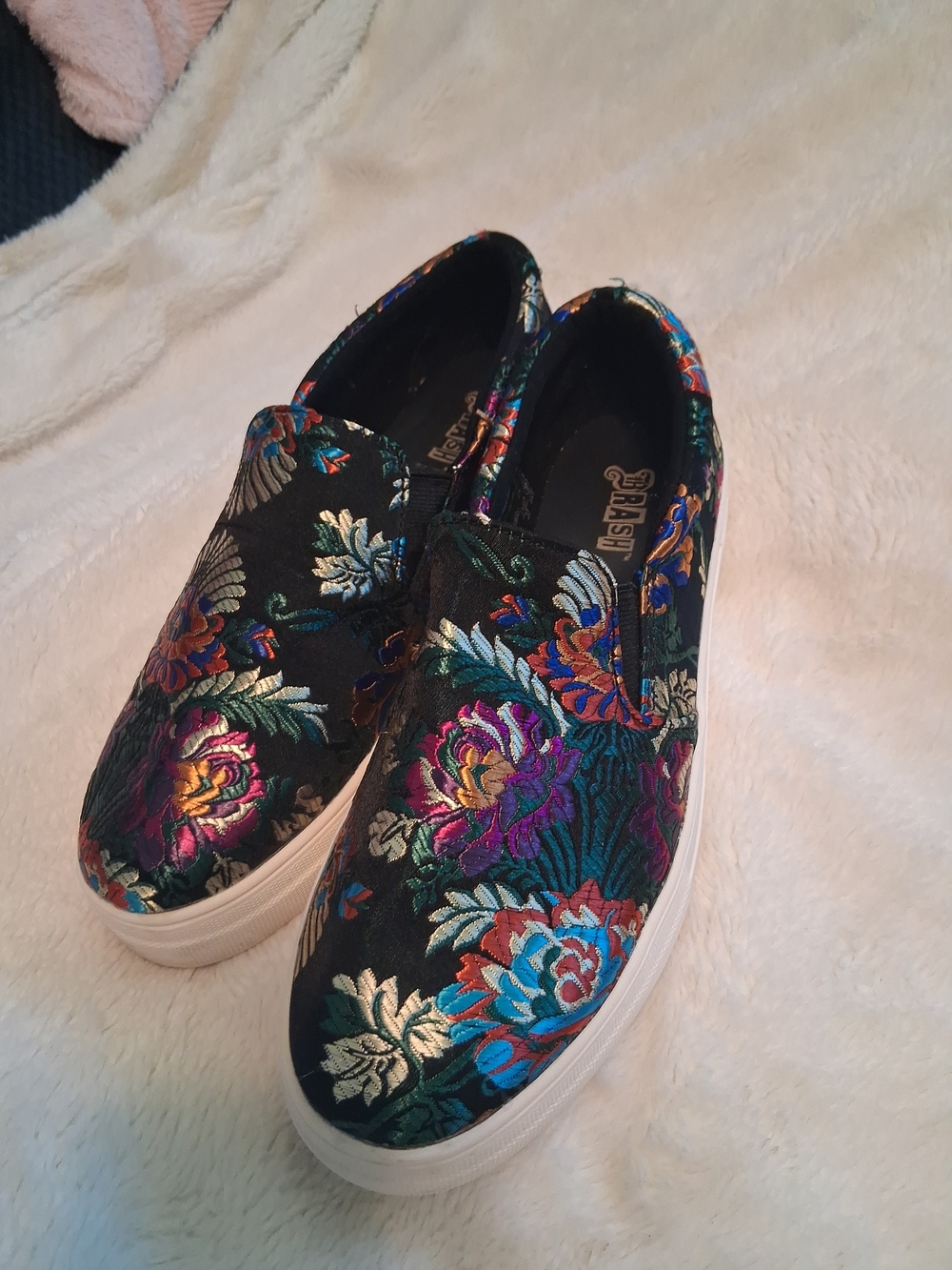Brash Black Slip-On Sneakers with Multicolor Floral Embroidery Size 9 Us